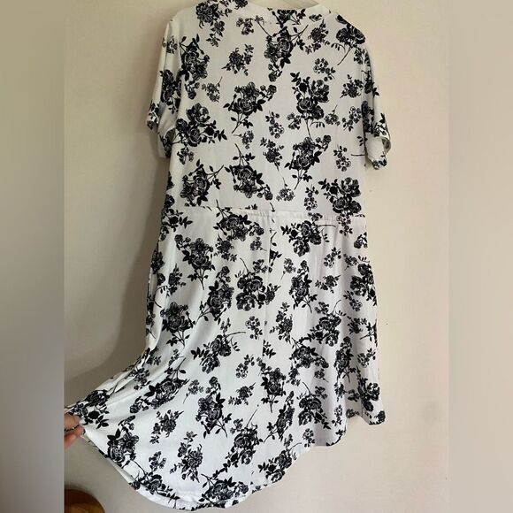 Black and White Flutter Sleeve Wrap Sundress - Picture 6 of 8